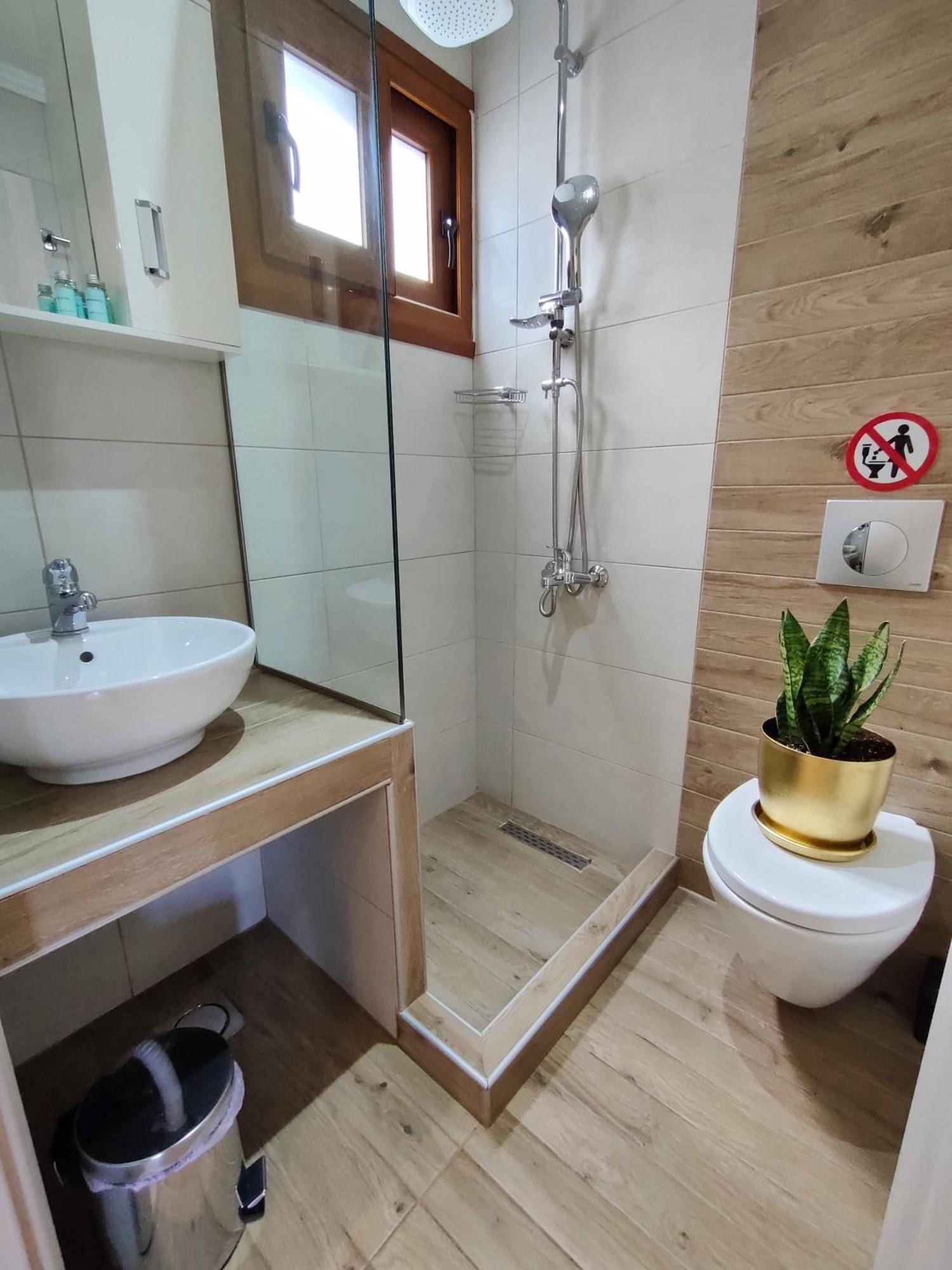 Kapsogeorgis Rooms Koinyra Rum bild